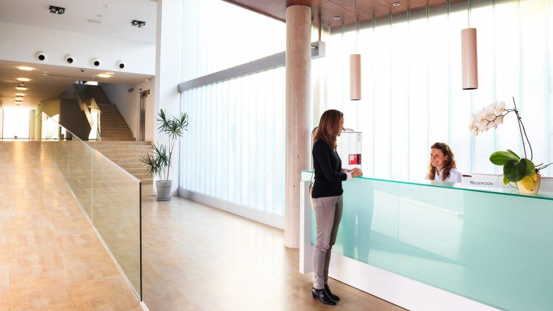 Clínica Fernández de Cirugía Estética en Oviedo: una vocación médica que une a dos generaciones y sitúa la seguridad en 