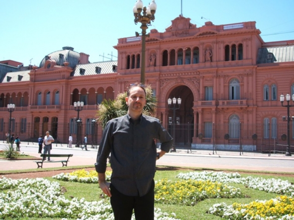 El profesor Vittorio Maria Pellitteri Tucci realiza donaciones solidarias a familias de músicos cubanos en Las Tunas y H