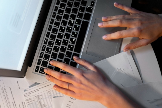 Redkom refuerza su servicio de factura electrónica para autónomos y pymes ante el avance de la digitalización obligatori