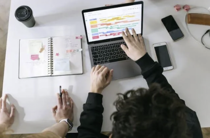 Registro horario digital obligatorio en 2026: su calendario previsto, requisitos y guía práctica para pymes y autónomos
