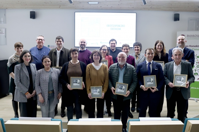 FEUSE celebra su 30 aniversario reconociendo a profesionales y entidades que han impulsado el euskera en el ámbito farma