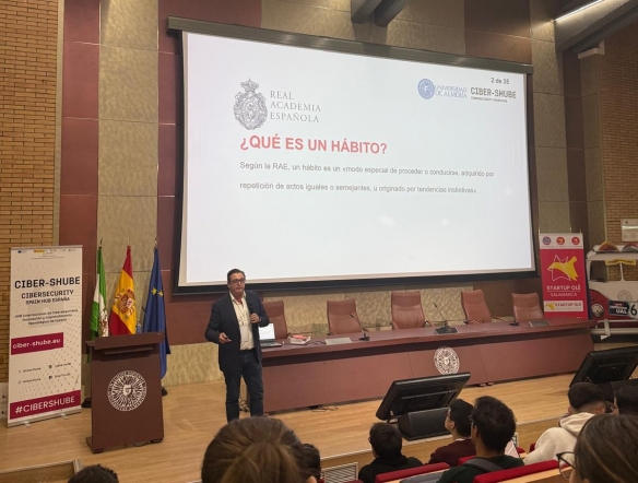 Ignacio Campoy enseña en la Universidad de Almería los 8 hábitos para convertirse en un líder influyente