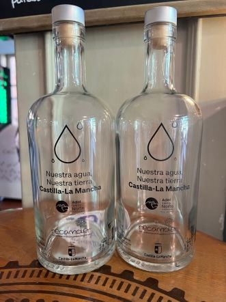 ADEL Sierra Norte apoya a la hostelería rural con botellas reutilizables