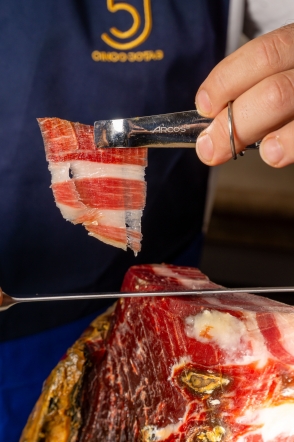 Cinco Jotas Grill Baqueira calienta motores y se prepara para la nueva temporada de esquí