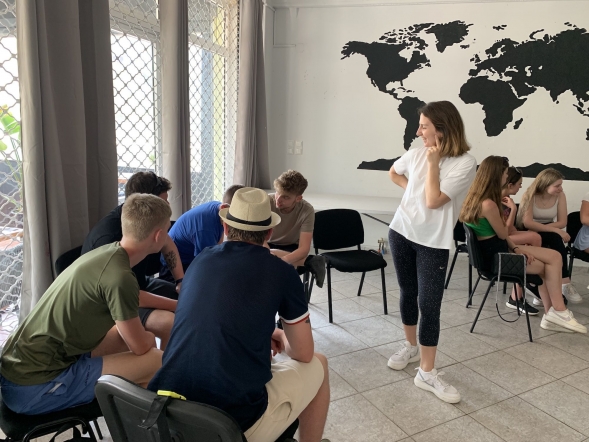 Escribir un correo, aceptar una crítica constructiva o priorizar el trabajo, los principales puntos que enfrentan a jóve