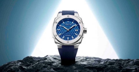 Alpiner Extreme Solarmetre, la primera colección de su historia con recarga solar