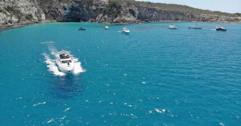 Turistas de todo el mundo disfrutan de Ibiza para navegar: BOATS 4 IBIZA revela las experiencias en barco más demandadas