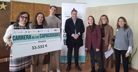 Álex Roca hace entrega de los 100.000 euros recaudados en la Carrera de las Capacidades a tres entidades afectadas por l