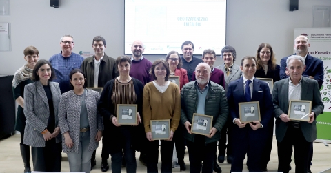 FEUSE celebra su 30 aniversario reconociendo a profesionales y entidades que han impulsado el euskera en el ámbito farma