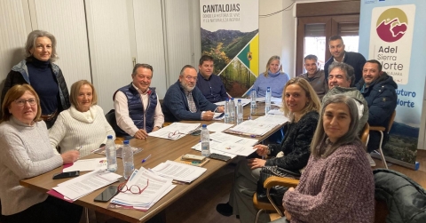 ADEL solicita soluciones urgentes a los cortes de luz e internet tras celebrar su Junta en Cantalojas