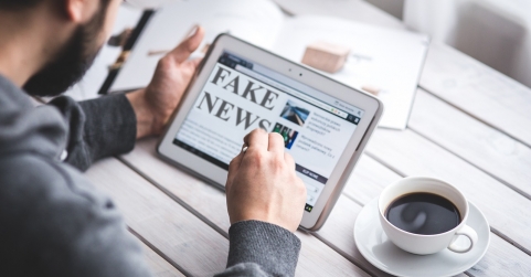 La verificación de hechos se vuelve crucial en el periodismo digital