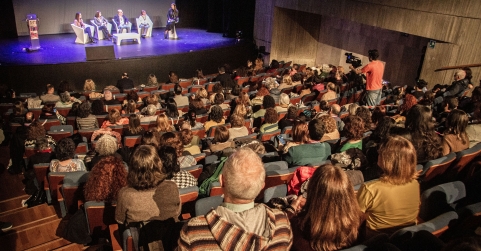 Profesionales de la información reivindican su papel clave ante el impacto de la IA