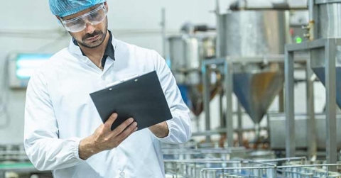 Formación Universitaria presenta su curso de Técnico Superior en Química Industrial