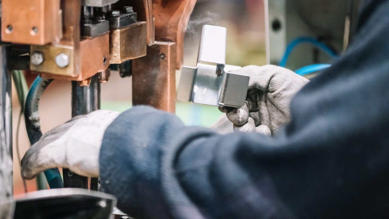 La fabricación a medida permite crear componentes metálicos adaptados a cada industria